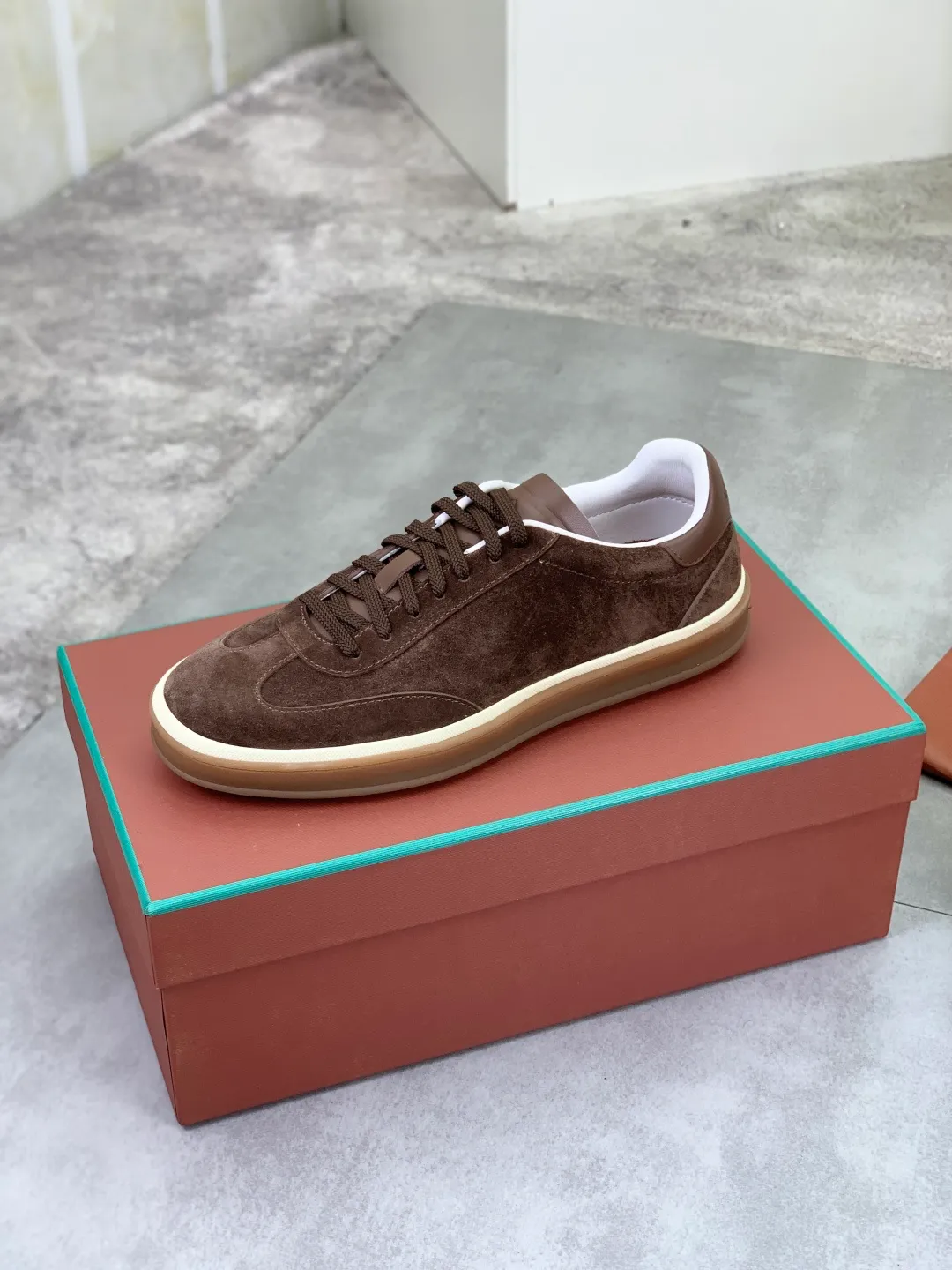 Men's men's shoes 💰P580 New model 💰 The latest casual shoes Loro Piana 💯 Top grade 💯 Buy the original copy 💯 Founded the existing Loro Piana company on April 24, 1924. It is the sixth generation of family operation, providing the best quality products to customers who are discerning about taste and quality. Imported original fly woven fabric with cowhide fabric, plain calfskin lining, hand-stitched thread with cowhide feet, original packaging, high-end outsole, size: 38-45 (customized for 46), 8️⃣ colors available